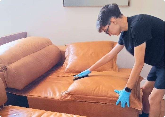 Limpeza e hidratação de estofados em couro